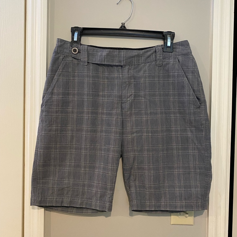 The North Face grey plaid Bermuda style shorts sz6